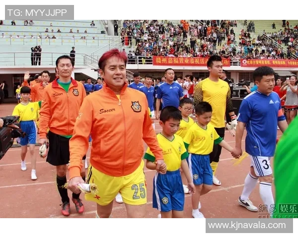 模特与足球明星同框展现魅力瞬间的精彩图片合集