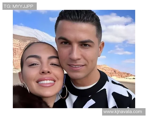 美女与足球明星亲密互动视频展现甜蜜瞬间引发热议